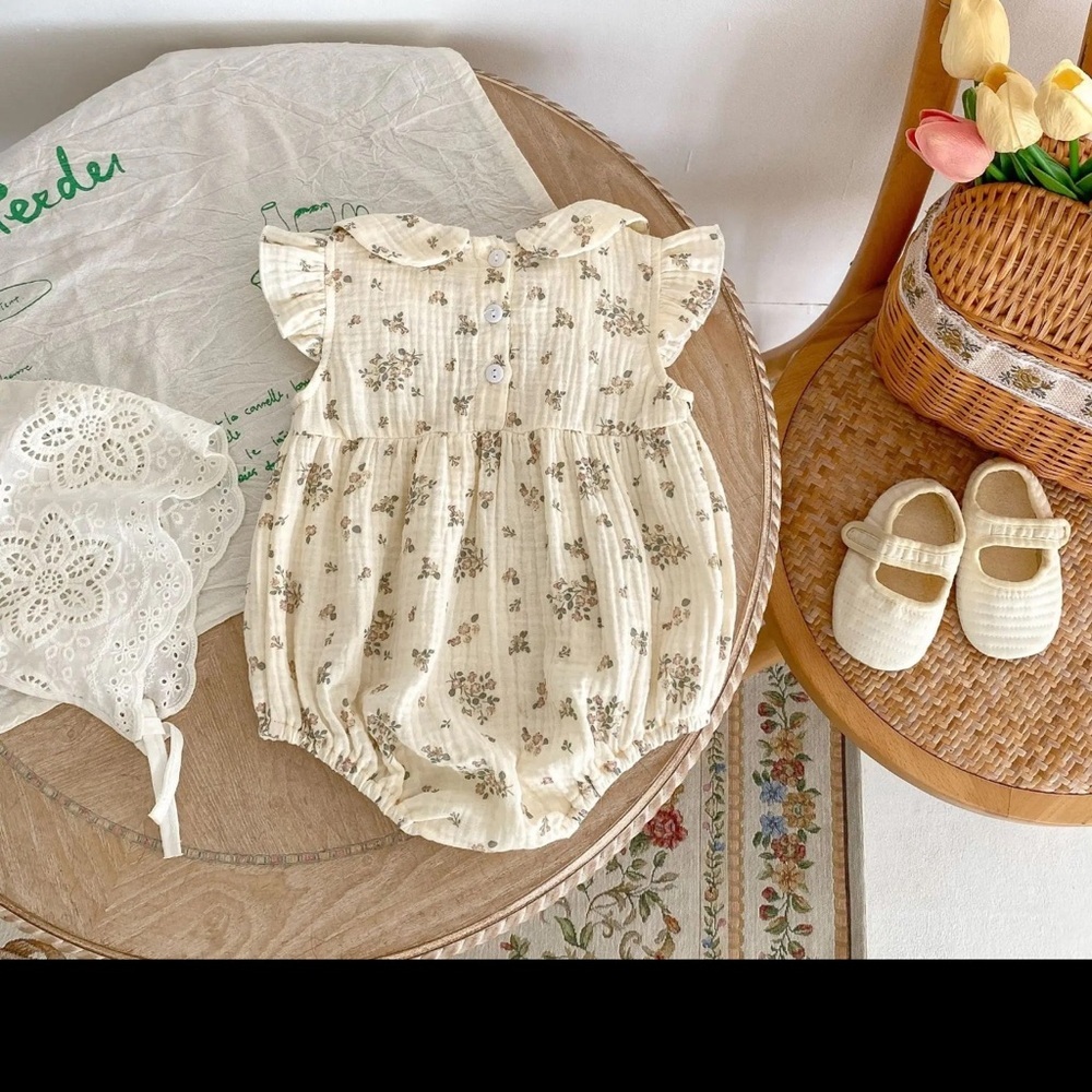 New Boutique Ruffle Floral Romper Smocked Boho Vintage Style - Picture 5 of 11